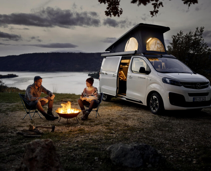 Opel-Berkemeier-Zafira-Life-CROSSCAMP-Lagerfeuer